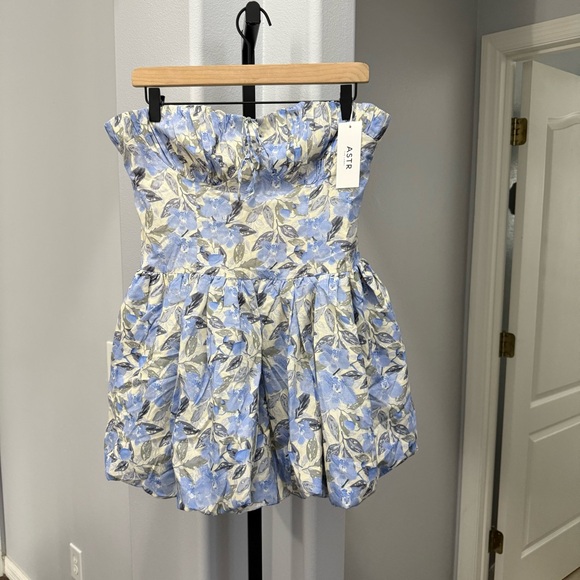 NEW ASTR Women's Larissa Dress Mini Bubble Floral Blue Cottagecore Size Medium - Picture 2 of 6